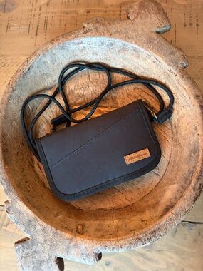 NEW Eddie Bauer Wearable Weather Proof Travel/Every Day Black Wallet Crossbody